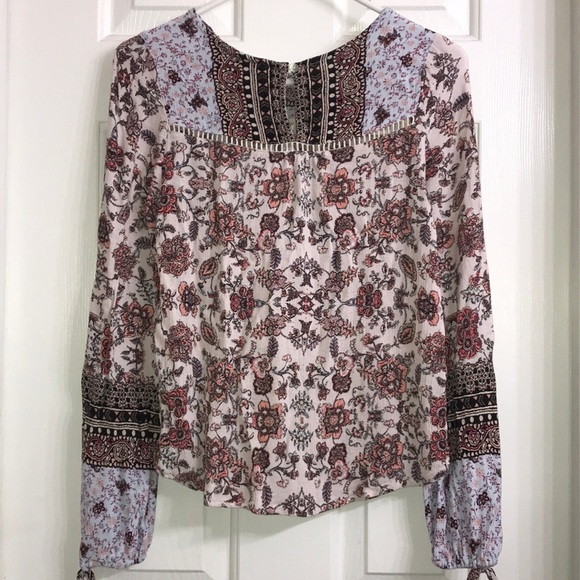 DayTrip Boho Inspired Floral Top - Picture 5 of 8